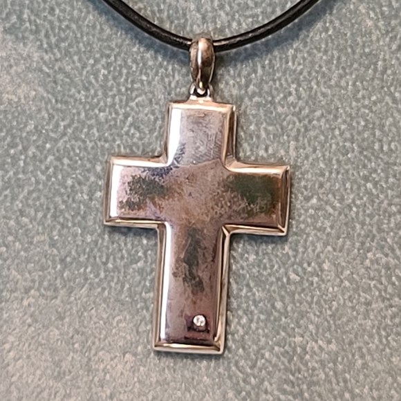 Sterling Slilver NWOT Cross Pendant Necklace With Diamond & Black Leather Chain - Picture 4 of 9